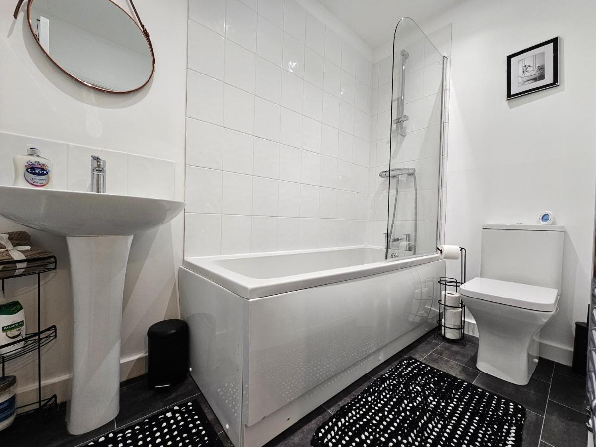 Guest House - Close To All Amenities Northampton Ngoại thất bức ảnh